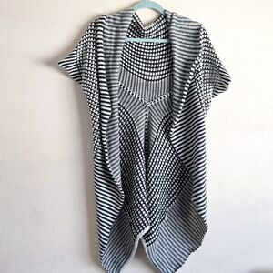 Striking black and white poncho style wool blend open drape cardigan size m/l